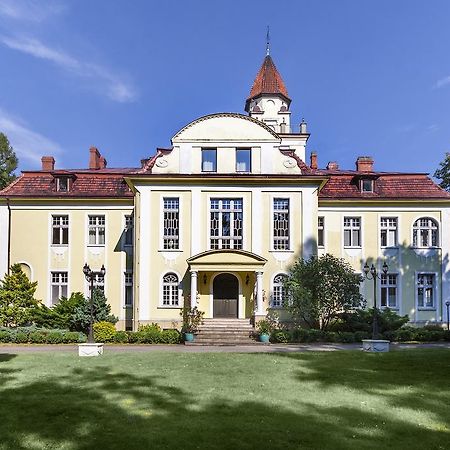 Palac Nieznanice Zabytek Goscinny Ze Spa Dış mekan fotoğraf