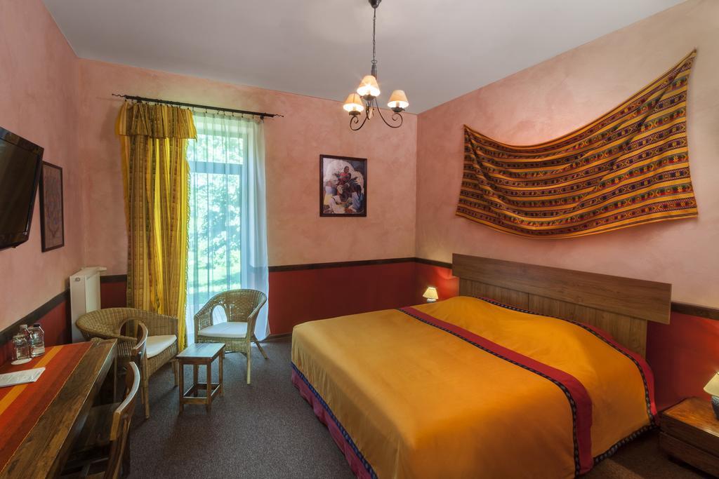 Palac Nieznanice Zabytek Goscinny Ze Spa Oda fotoğraf