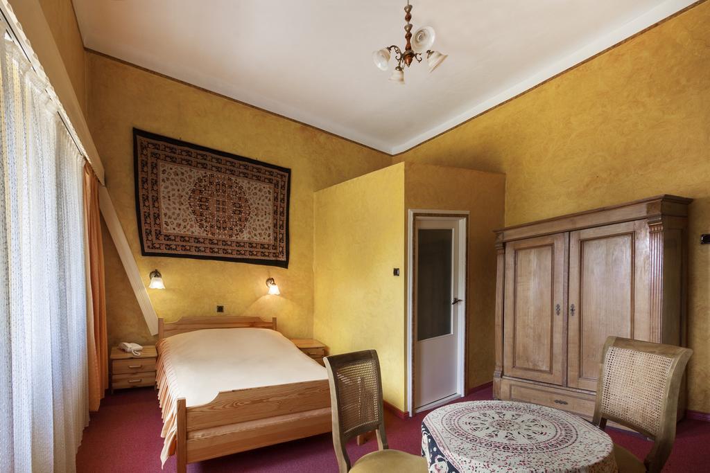 Palac Nieznanice Zabytek Goscinny Ze Spa Dış mekan fotoğraf