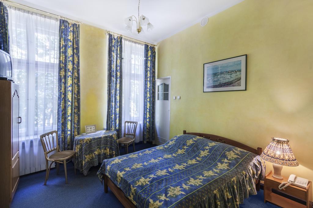 Palac Nieznanice Zabytek Goscinny Ze Spa Oda fotoğraf